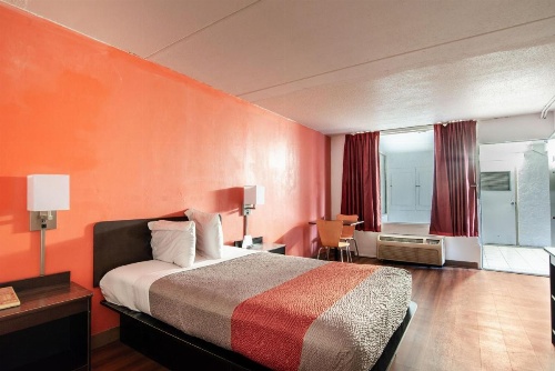 OYO Hotel Sweetwater TN West image 12