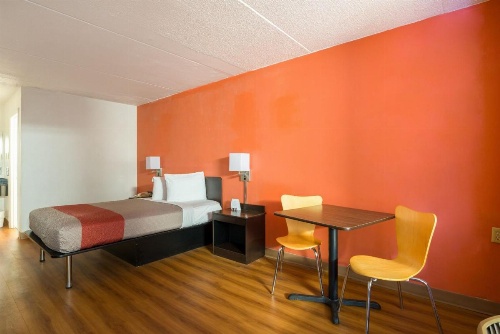 OYO Hotel Sweetwater TN West image 14