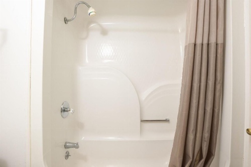 OYO Hotel Sweetwater TN West image 17