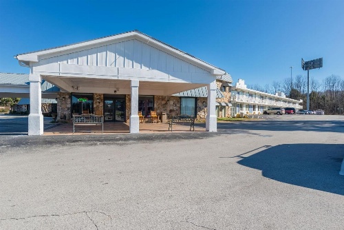 OYO Hotel Sweetwater TN West image 2