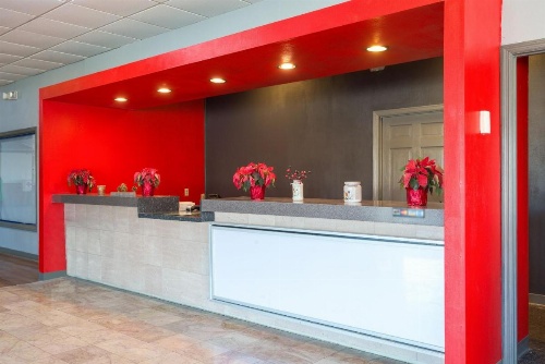 OYO Hotel Sweetwater TN West image 7